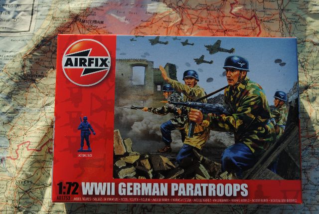 Airfix A01753  WWII GERMAN PARATROOPERS